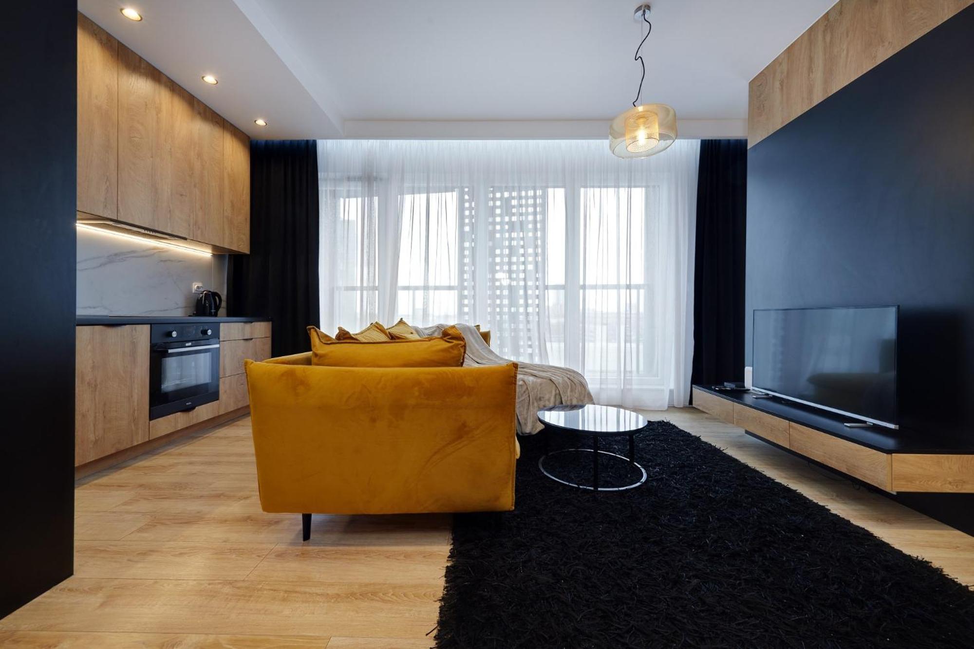 - Center - Luxury - S74 *
