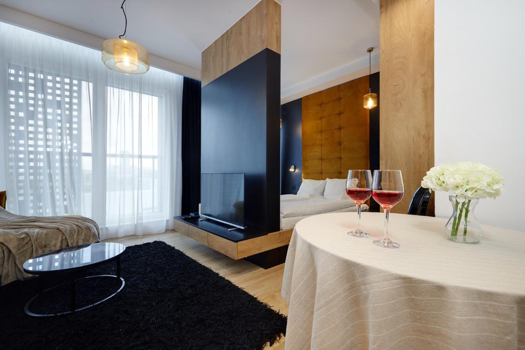 - Center - Luxury - S74