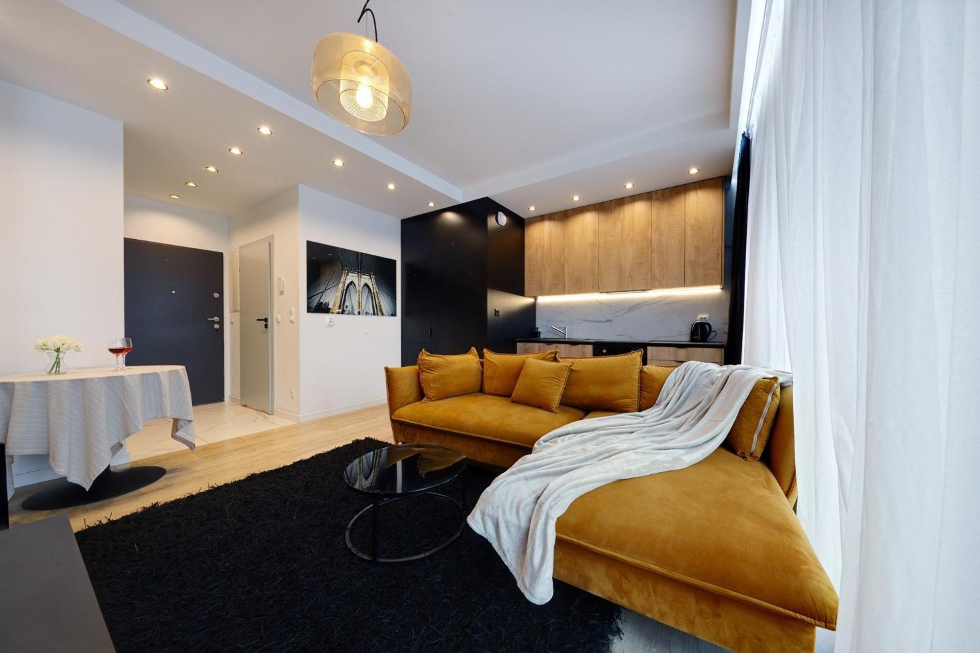 - Center - Luxury - S74 *